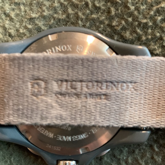 Men’s Victorinox Swiss Army watch with gray nylon strap. Comes with box. - Picture 9 of 16